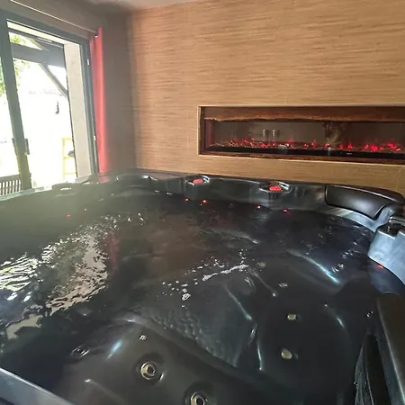 Tiki Bar Piscine Chauffee Et Jacuzzi 4