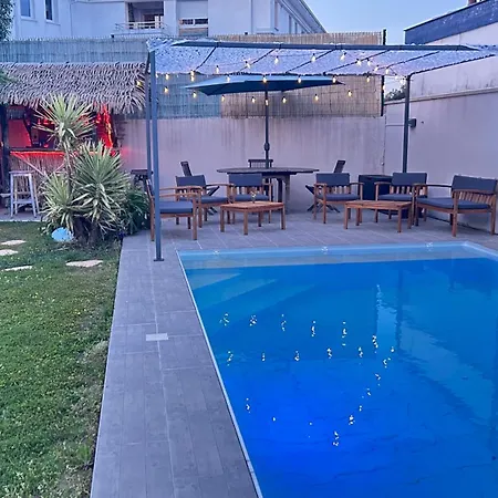 Tiki Bar Piscine Chauffee Et Jacuzzi 4